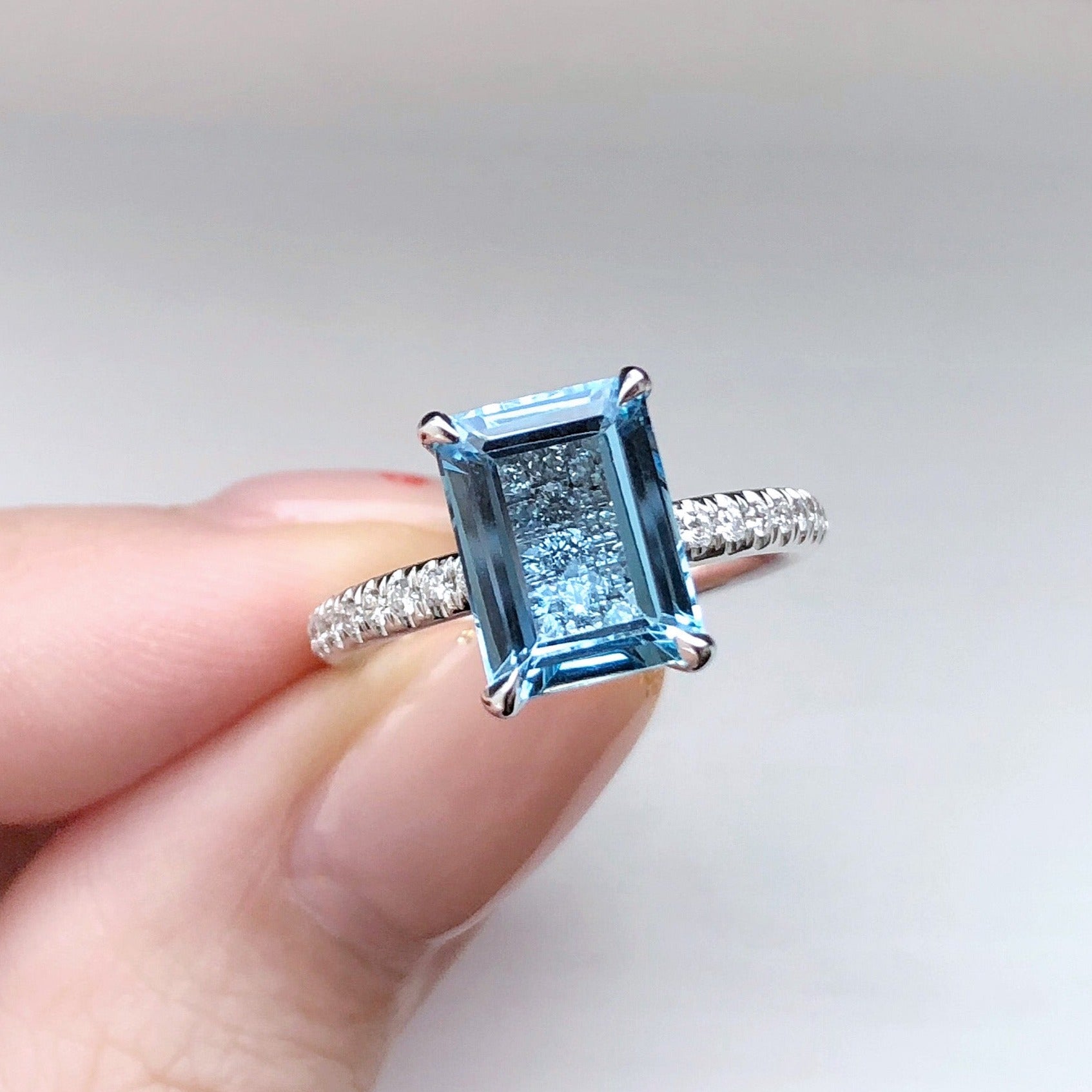 18K White Gold Emerald Cut Aquamarine Diamond Ring